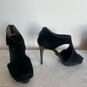 Adolfo Domínguez  Black Peep-Toe Heels